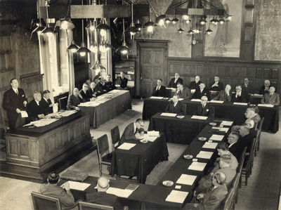 842316 Afbeelding van een vergadering van Provinciale Staten van Utrecht in de Statenzaal van het Provinciehuis (Achter ...